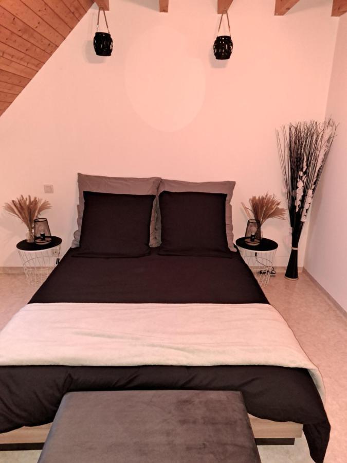 La Chaumiere Avec Piscine Privee, A 5 Minutes Du Mont St-michel Holiday home