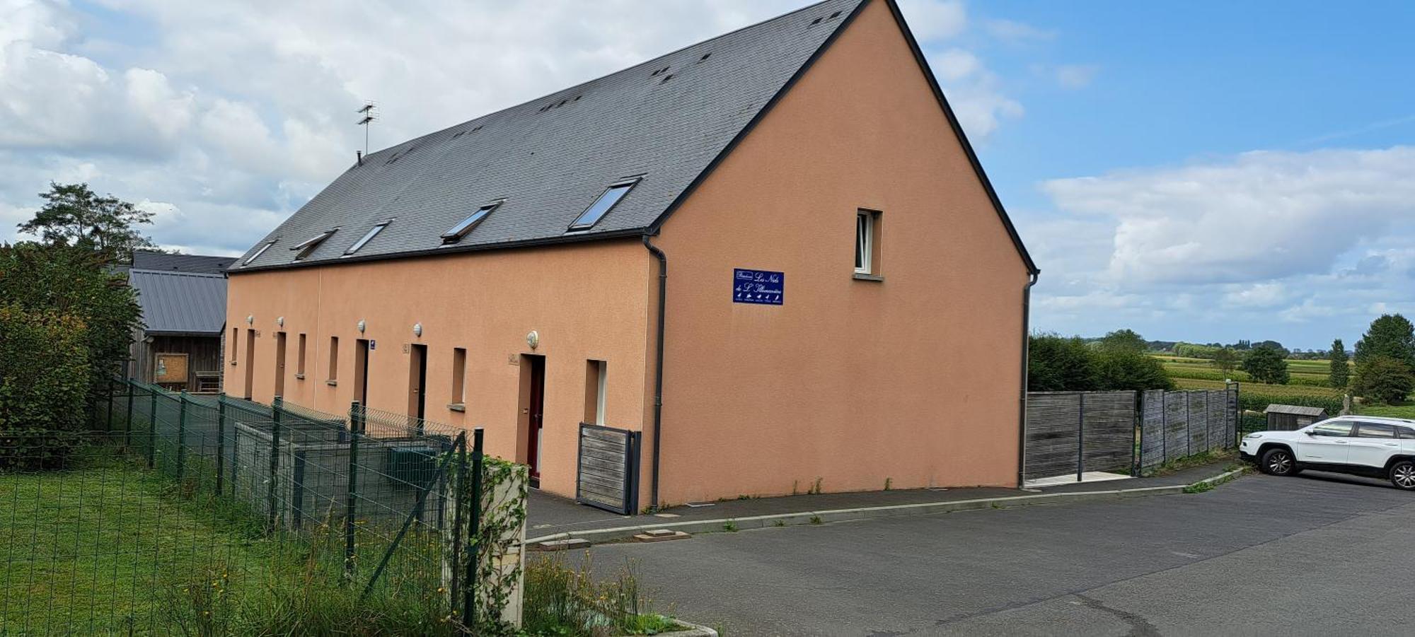 La Chaumiere Avec Piscine Privee, A 5 Minutes Du Mont St-michel Hébergement de vacances Huisnes-sur-Mer